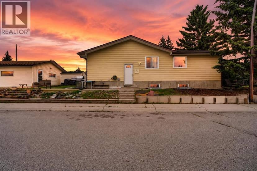 53 Queen Isabella Close SE, Calgary, photo 2