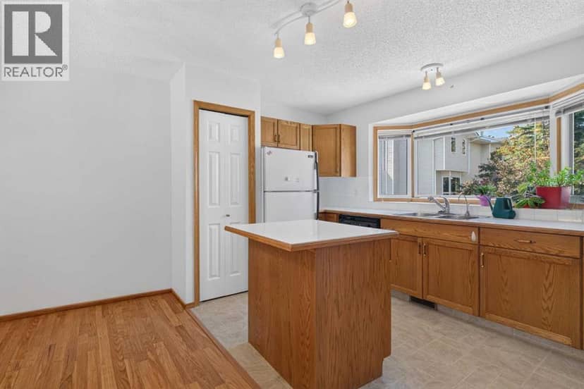 52 Glenbrook Villas SW — photo 10 of 37