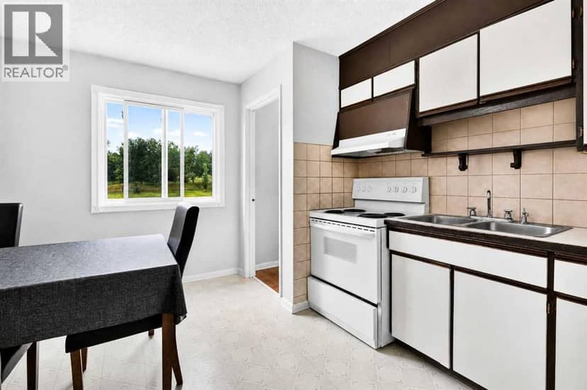 53 Queen Isabella Close SE, Calgary, photo 6