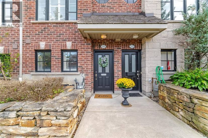 1860 BURNHAMTHORPE Road E — photo 3 of 40