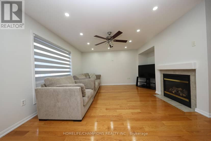 38 Bobolink Avenue, Toronto, photo 2