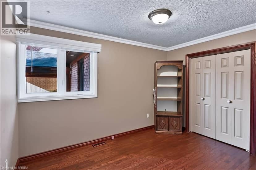 7 CHARLTON Drive — photo 12 of 40