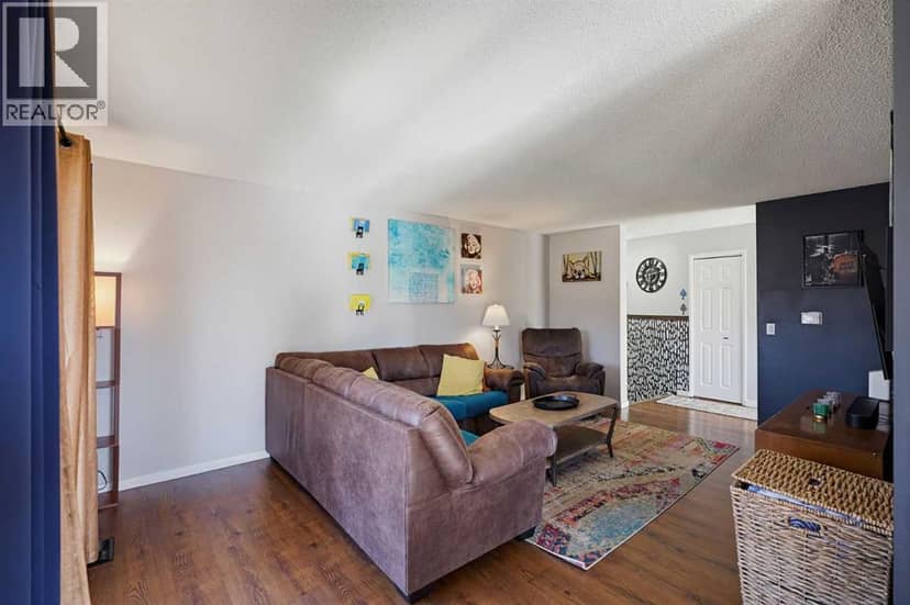 5103 60 Street Close — photo 10 of 40