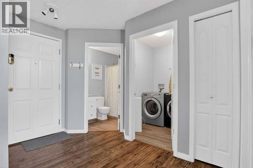 418, 10 Sierra Morena Mews SW, Calgary, photo 3