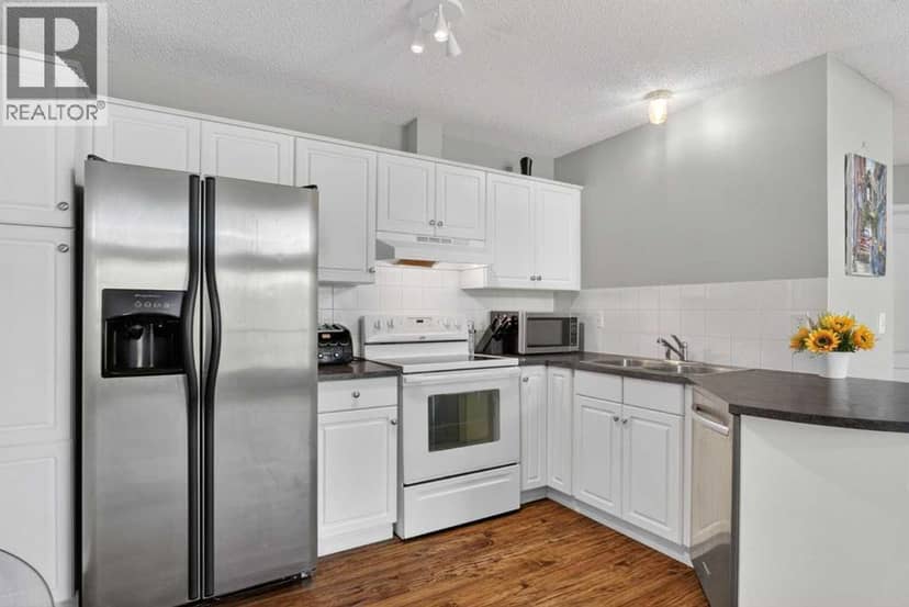 418, 10 Sierra Morena Mews SW — photo 14 of 40