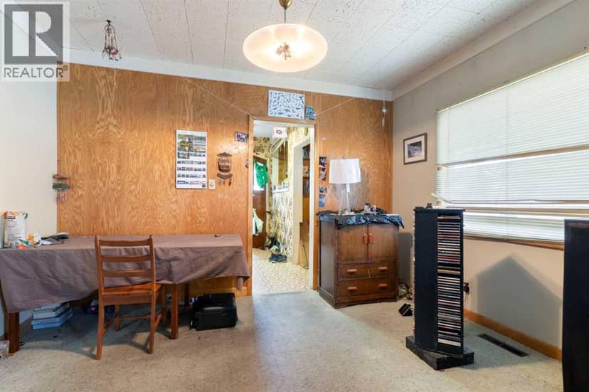 206 12 Avenue NE — photo 11 of 40