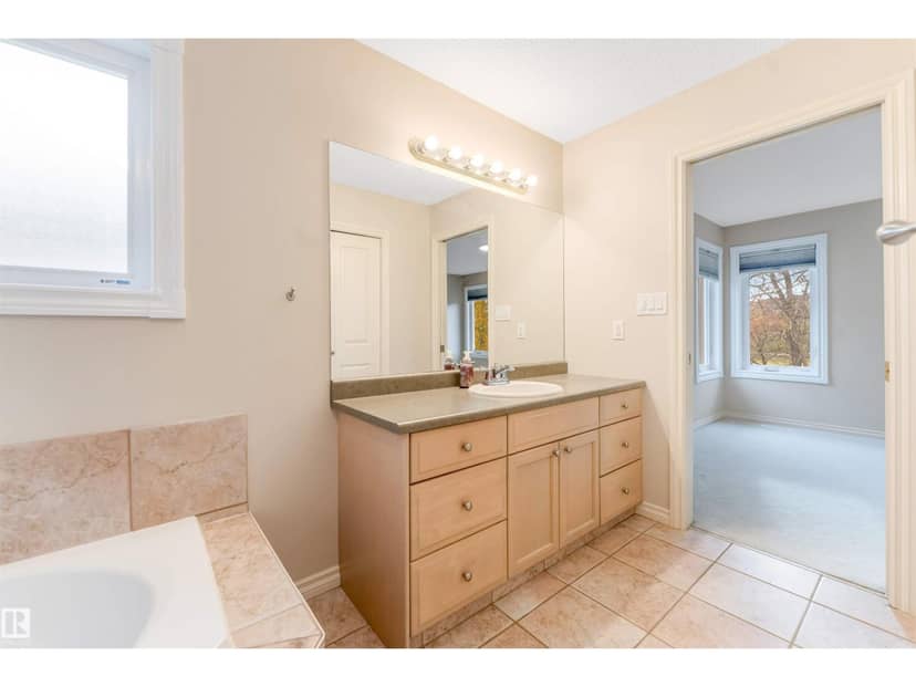 125 Coloniale WY — photo 37 of 40