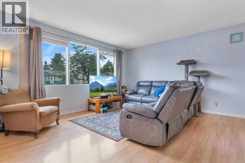 32 Otterbury Avenue, Red Deer, photo 5