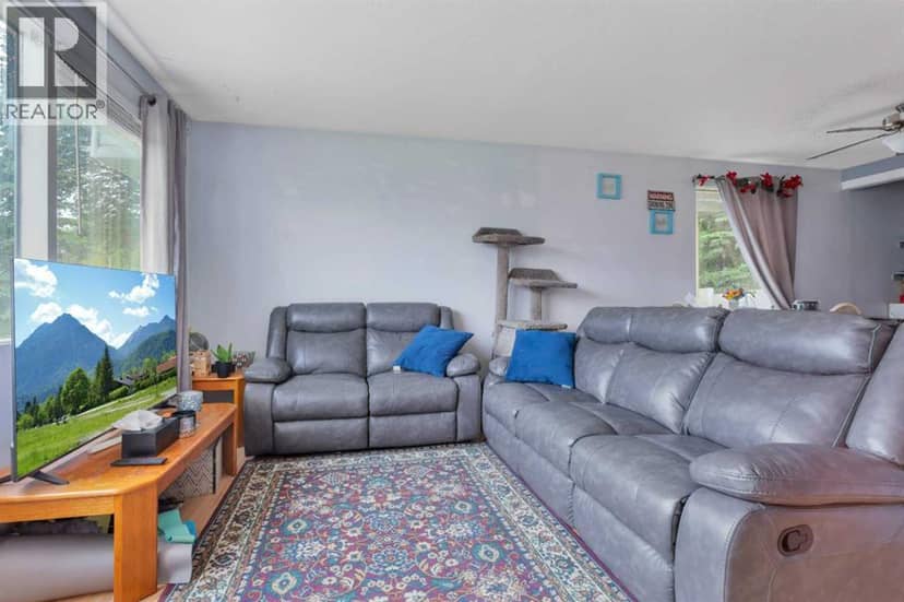 32 Otterbury Avenue, Red Deer, photo 8