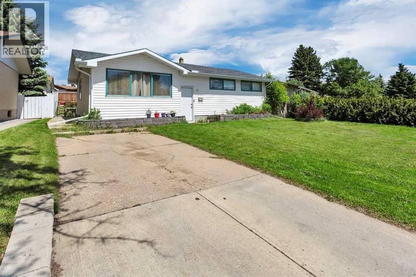 32 Otterbury Avenue, Red Deer, photo 3