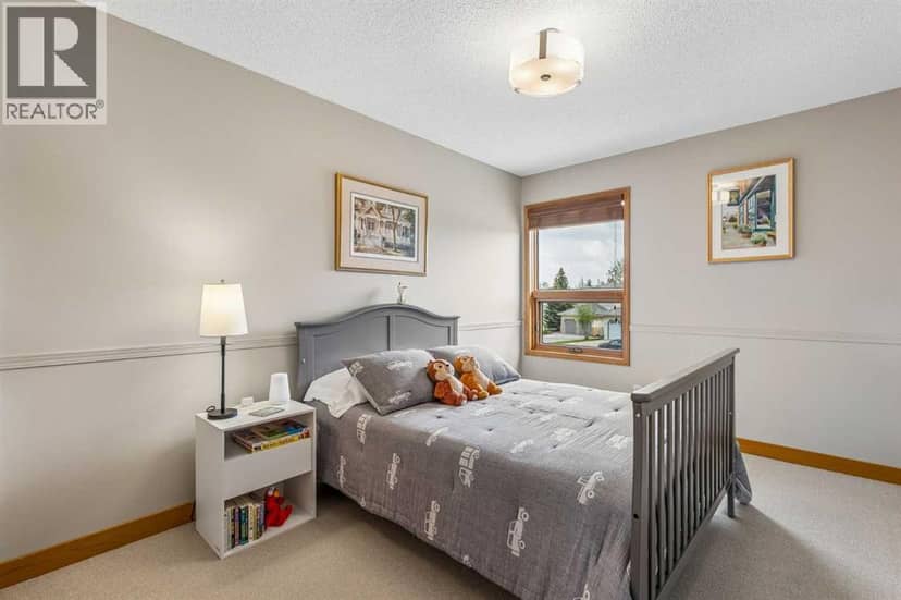 187 Hampshire Close NW — photo 36 of 40