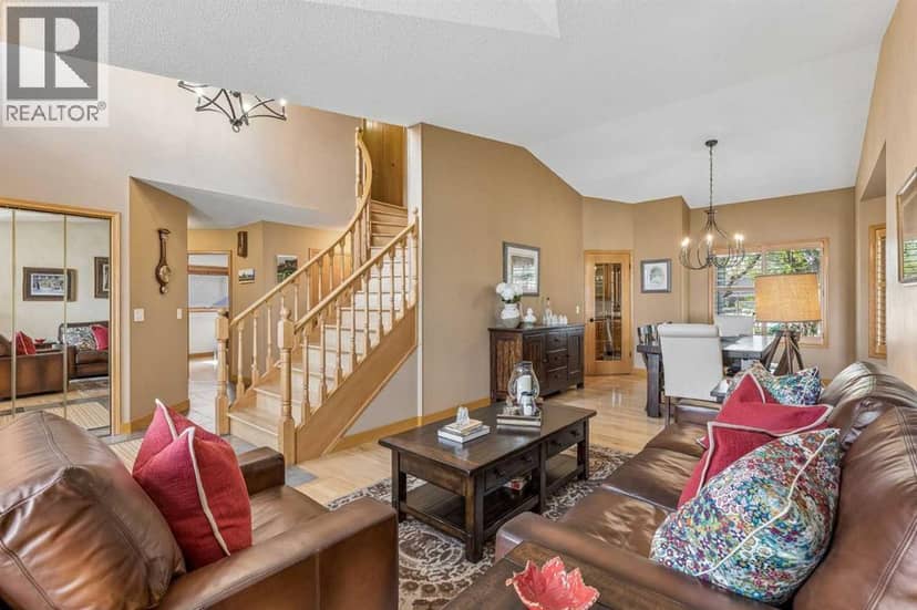 187 Hampshire Close NW — photo 10 of 40