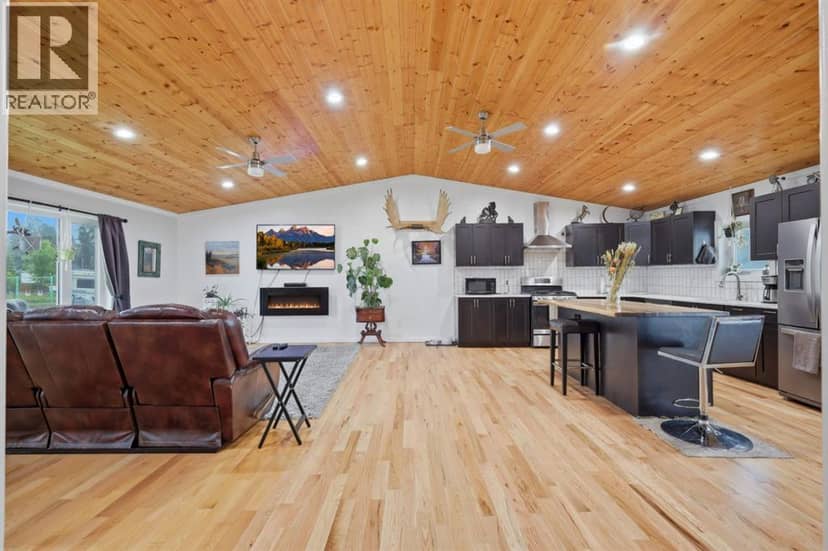 5121 52 St Court — photo 10 of 40
