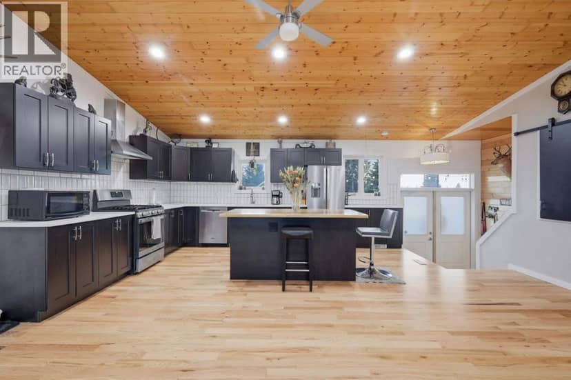 5121 52 St Court — photo 9 of 40