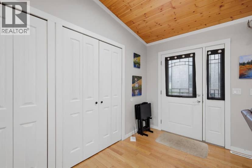5121 52 St Court — photo 14 of 40