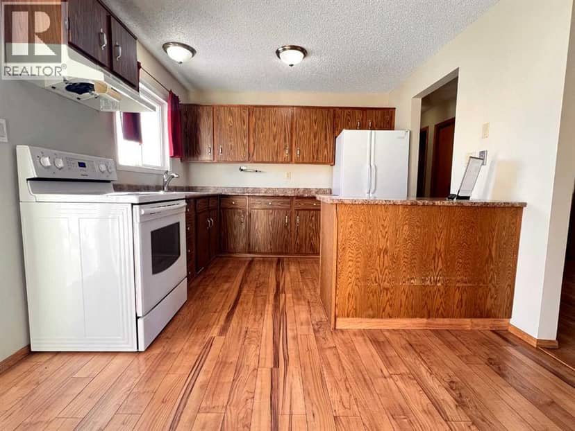 63 Mclevin Crescent — photo 11 of 38