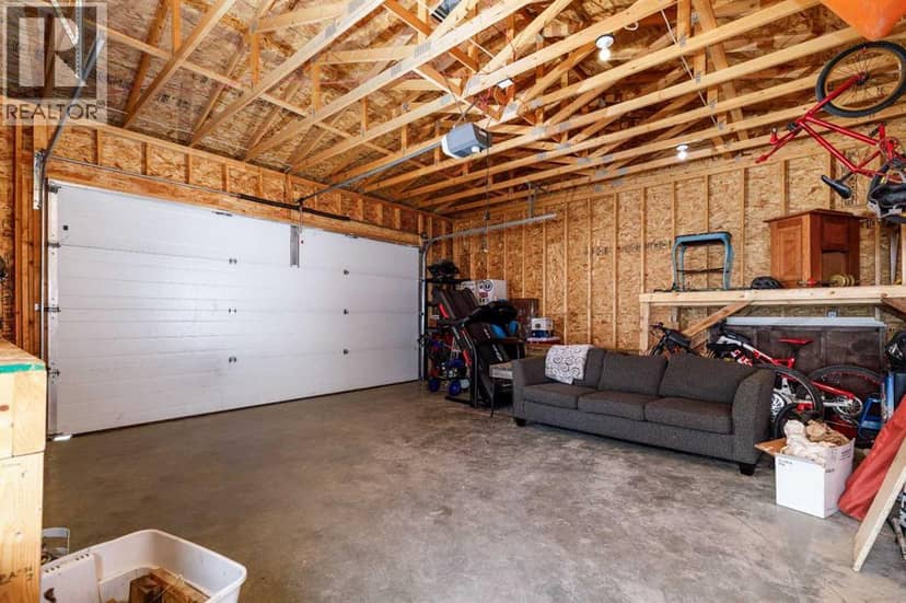 63 Mclevin Crescent — photo 19 of 38