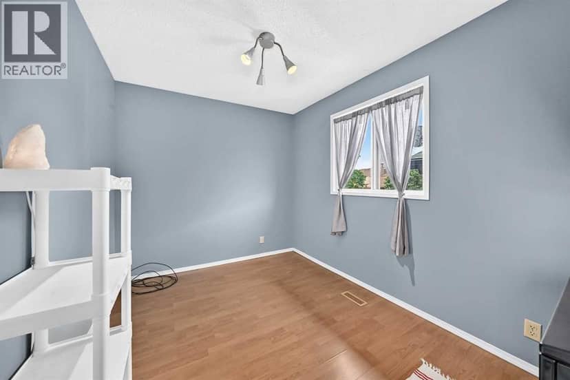 35 Cowan Close — photo 21 of 40