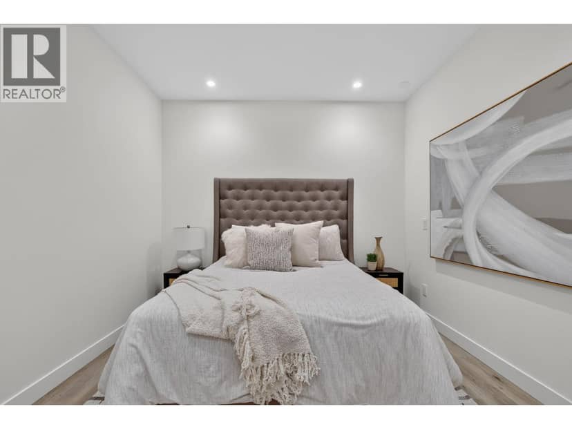 3300 Lakeshore Road Unit# 401 — photo 14 of 40