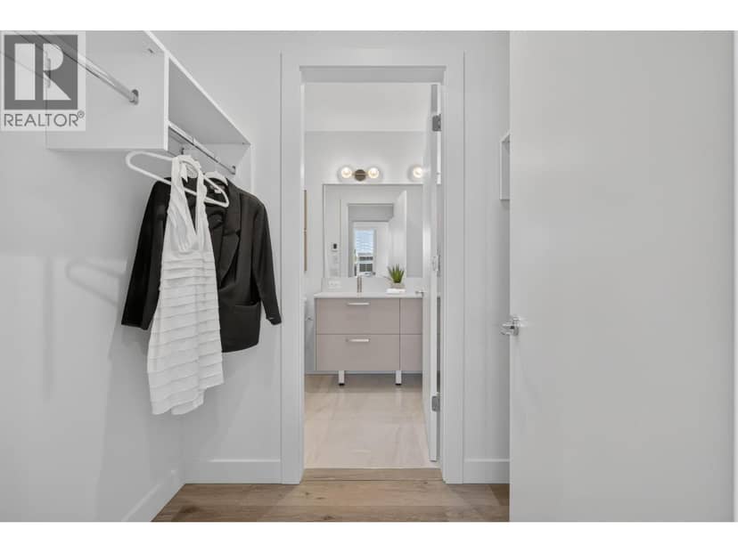 3300 Lakeshore Road Unit# 401 — photo 11 of 40
