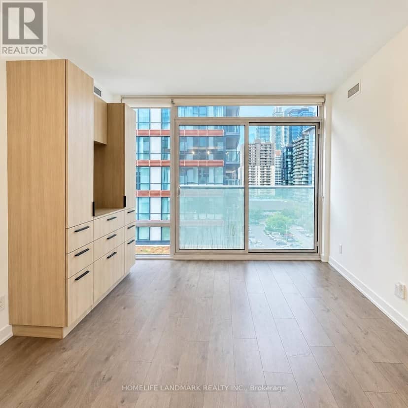 905 - 501 Yonge Street — photo 12 of 13