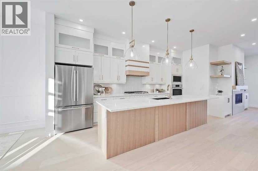 3538 43 Street SW — photo 9 of 40