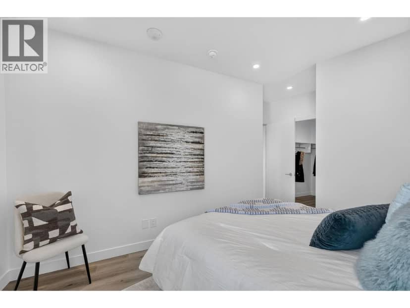 3300 Lakeshore Road Unit# 406 — photo 16 of 40