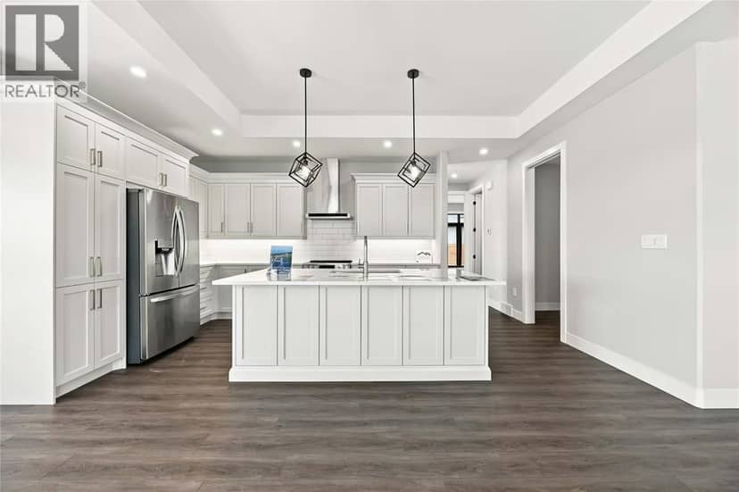 6747 Griffin Drive — photo 11 of 40