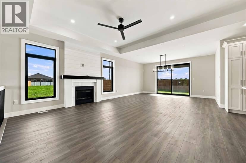 6747 Griffin Drive — photo 4 of 40