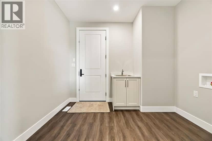 6747 Griffin Drive — photo 16 of 40