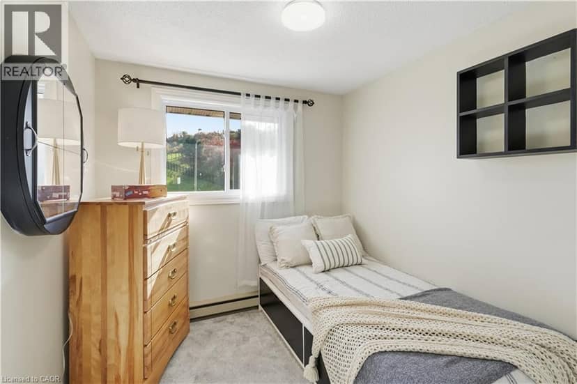 66 SUMMERCREST Drive Unit# 14 — photo 31 of 40