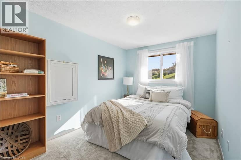 66 SUMMERCREST Drive Unit# 14 — photo 33 of 40