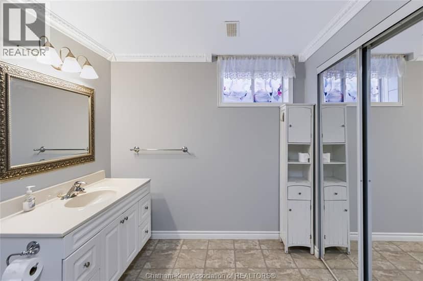 913 St George STREET — photo 26 of 40