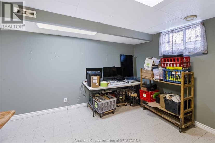 913 St George STREET — photo 30 of 40