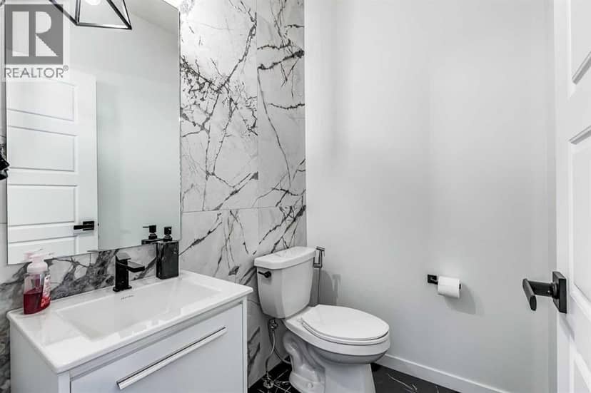184 Rowmont Boulevard NW — photo 22 of 38