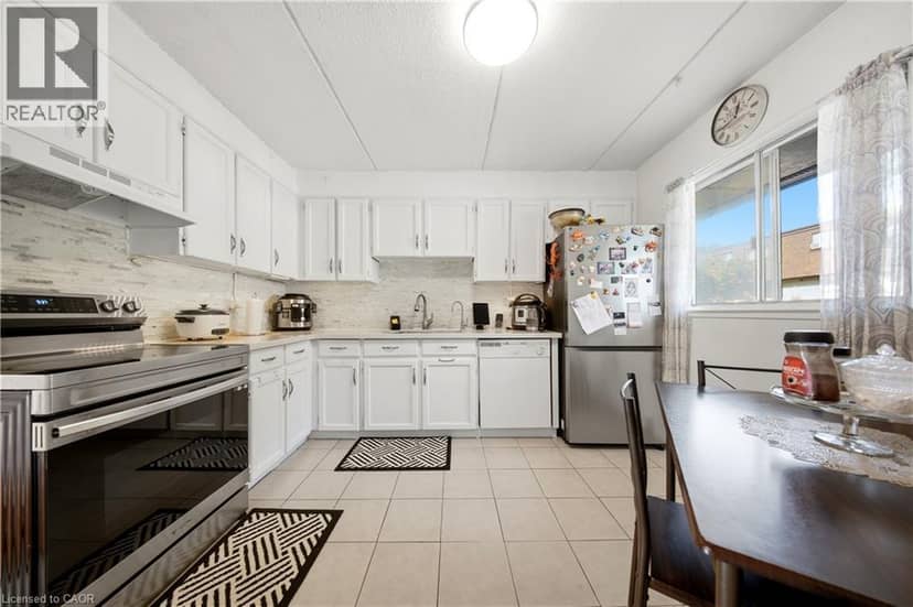 180 MISSISSAUGA VALLEY Boulevard Unit# 201 — photo 18 of 40