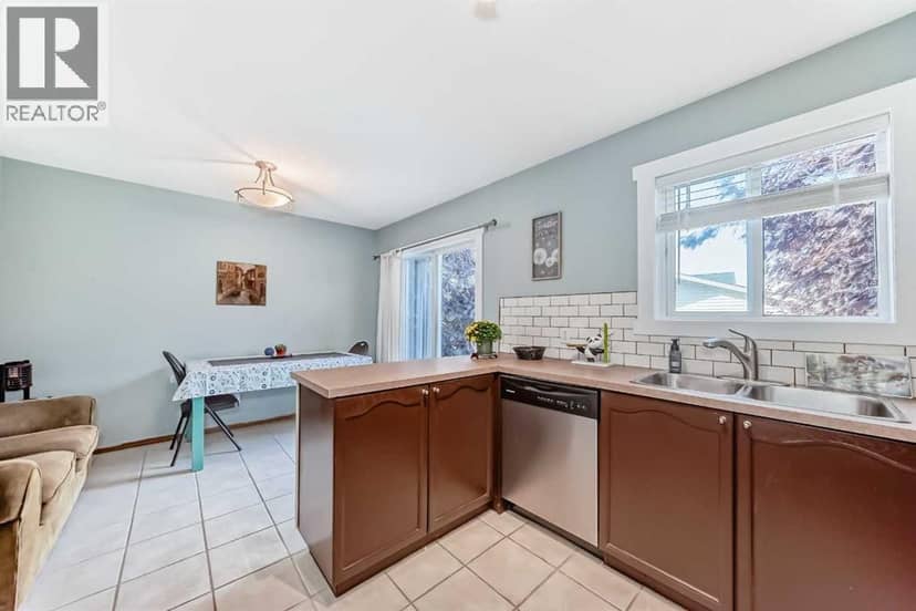 57 Martinvalley Way NE — photo 10 of 40