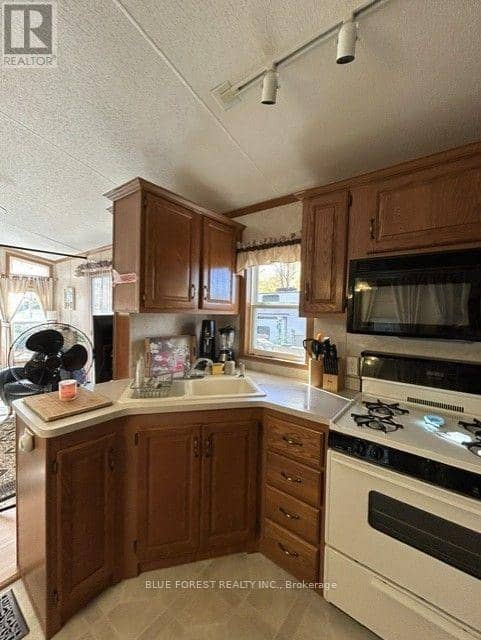 118 - 76735 Wildwood Line, Bluewater, photo 7