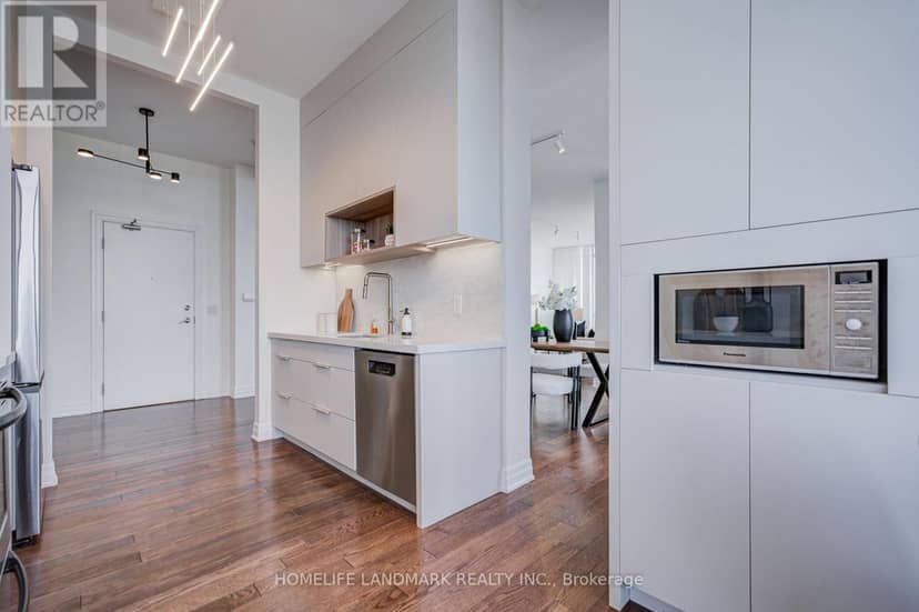 2302 - 500 St Clair Avenue W — photo 13 of 28