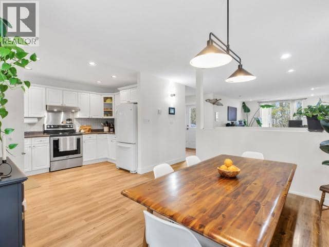 9-75 Thompson Road — photo 12 of 32