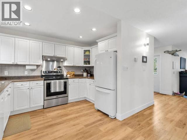 9-75 Thompson Road — photo 13 of 32