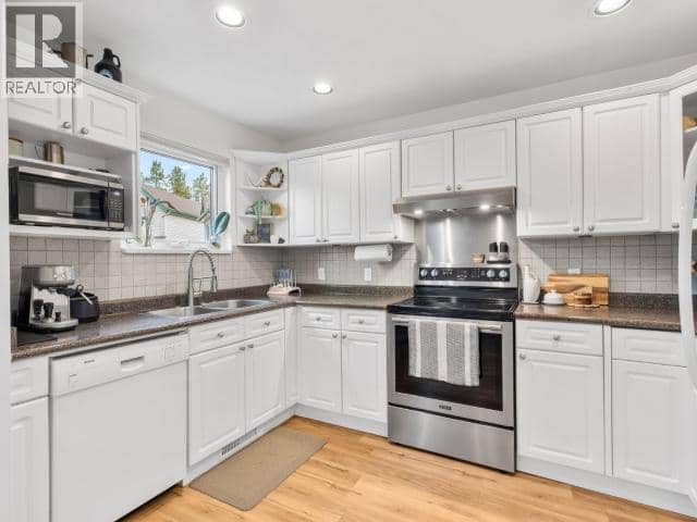 9-75 Thompson Road — photo 14 of 32