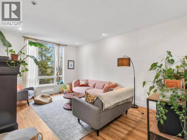 9-75 Thompson Road — photo 15 of 32