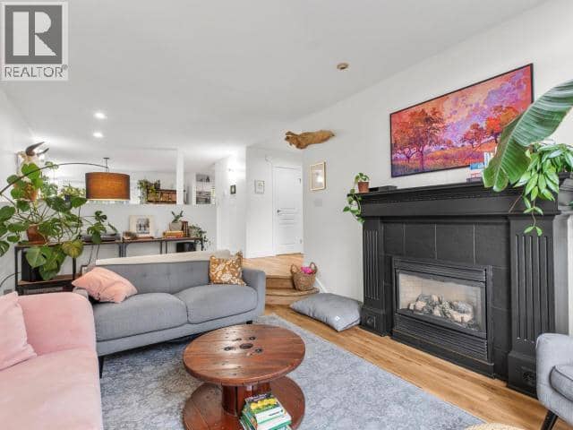9-75 Thompson Road — photo 16 of 32