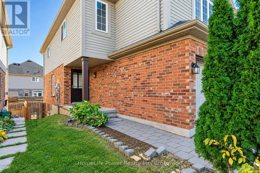 575 Thistlewood Drive, London North, photo 3