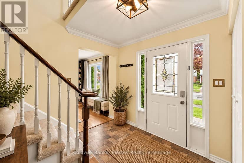 40 Stephen Avenue, Clarington, photo 4