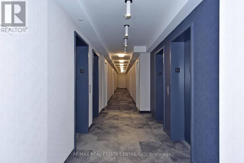 1216 - 2550 Simcoe Street — photo 10 of 40