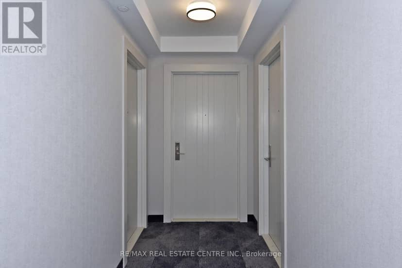 1216 - 2550 Simcoe Street — photo 11 of 40