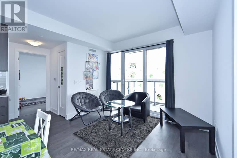 1216 - 2550 Simcoe Street — photo 24 of 40