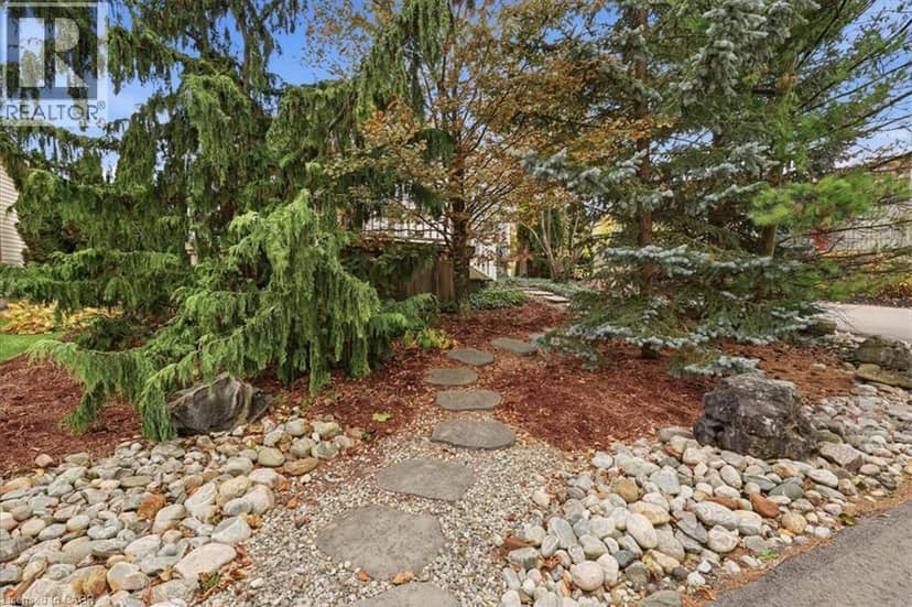 150 WESLEY Crescent — photo 25 of 30